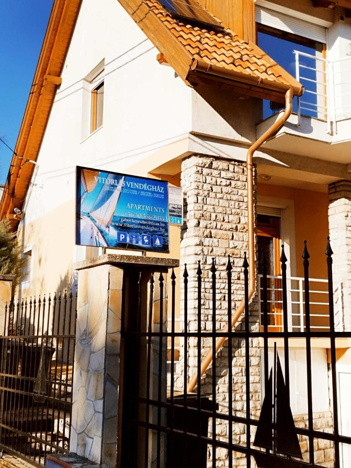 באלאטונפורד Apartman Vitorlas Vendeghaz מראה חיצוני תמונה