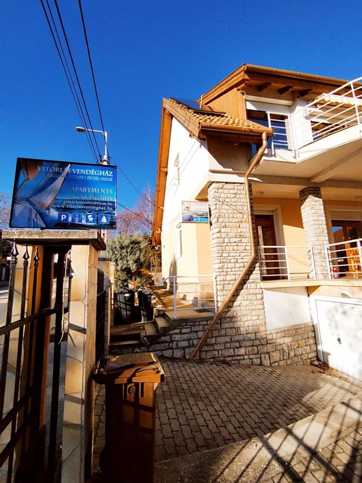 באלאטונפורד Apartman Vitorlas Vendeghaz מראה חיצוני תמונה